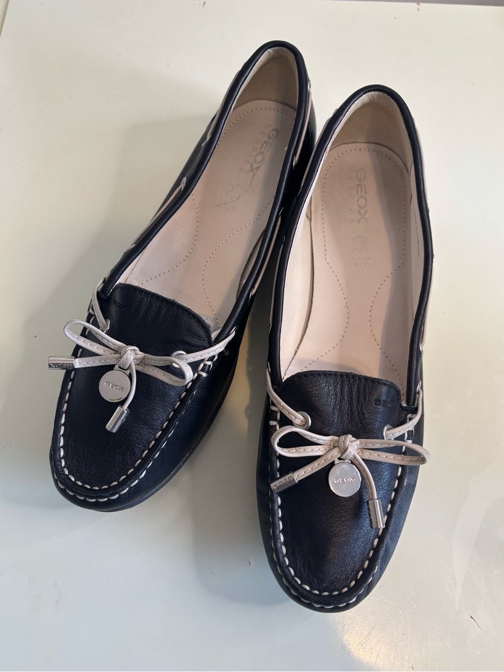 Geox Yuki Black Leather Bow-Accent Moccasin Flats